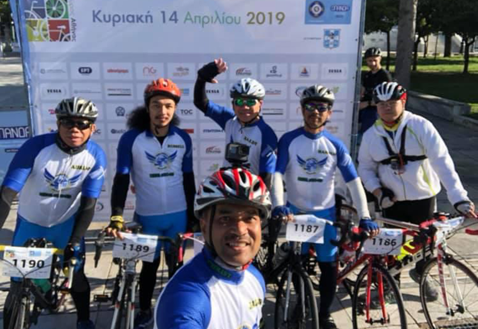 Des cyclistes adventistes parlent de Jésus à Athènes lors d’une randonnée à vélo