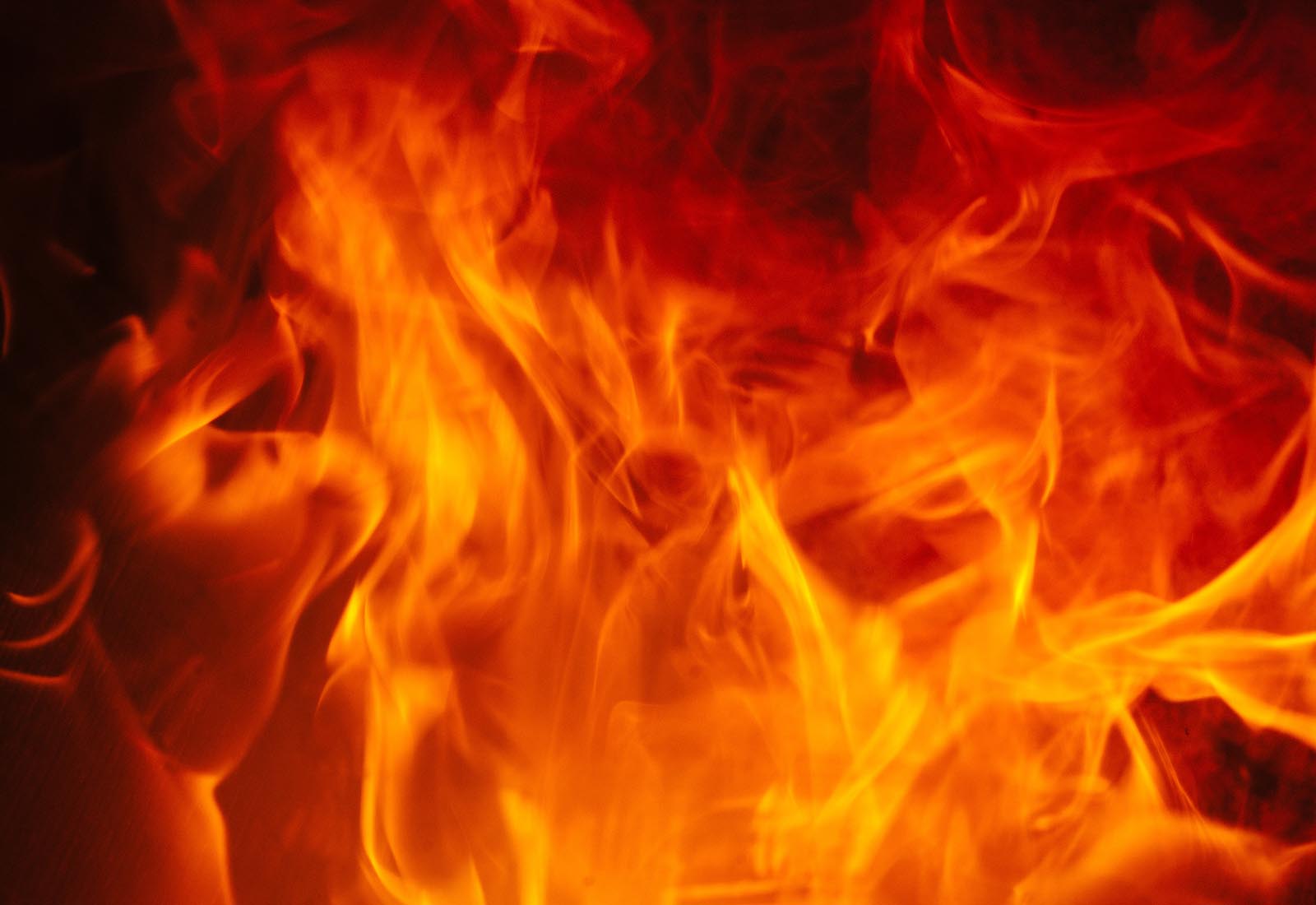 Épuisé et cerné par les flammes, j’ai crié à Dieu