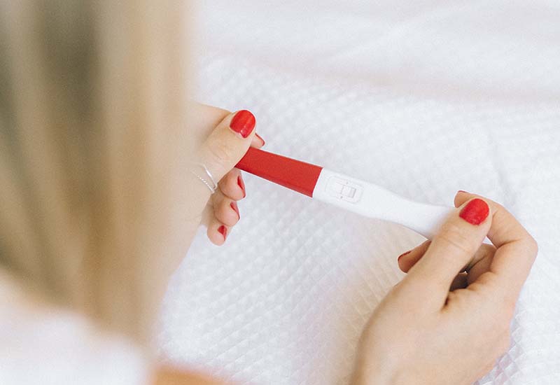 Le voyage d’une femme entre le péché public et la douleur privée