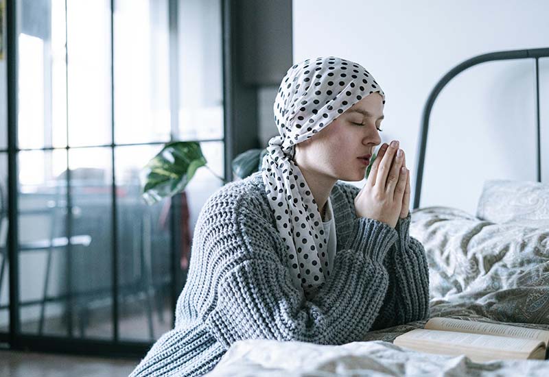 La prière pour les malades : elle n’inclut pas que la santé physique