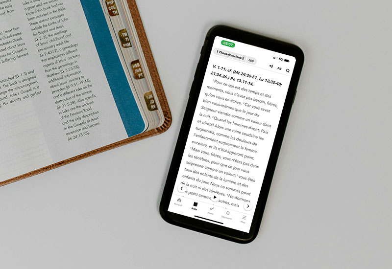 La lecture de la Bible a basculé du papier vers le numérique en 2024